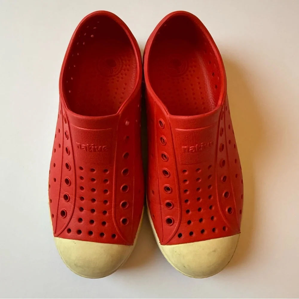 Native Jefferson Slip-On Shoe Torch Red/Bone White J1